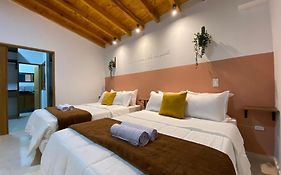 Fraternity Room - a solo una cuadra del parque